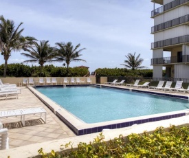 Jensen Beach Condo with Oceanfront Balcony and Pool!