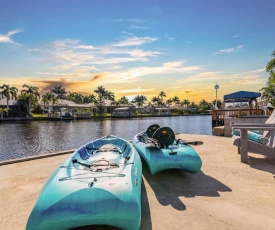 Gulf Access, Heated Pool, & Kayaks - Villa Magdalena - Cape Coral