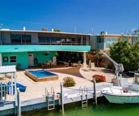 Vitamin Sea 4bed/3bath with lap pool, dockage & cabana club