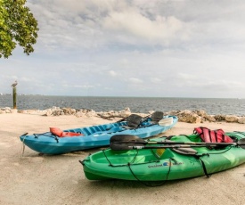 Loggerhead Lodge - 3BR 2BA and Green Turtle cottage 1BR 1BA - bath house oceanfront with lagoon dockage