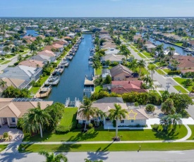 Pool Home on Canal, Close to Beach, Popular Lamplighter Area!!