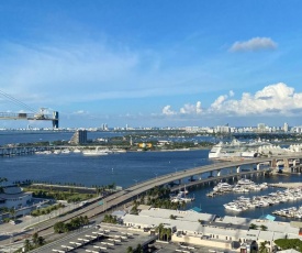 Best View Ever! Condo in DownTown across the Miami Heat Stadium