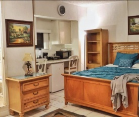 COZY QUEEN BED STUDIO NEAR DOLPHIN MALL-FIU