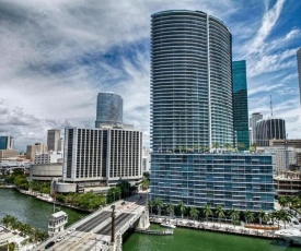 Luxury 5star Condo at 34th floor Icon Brickell 1 bed one bath