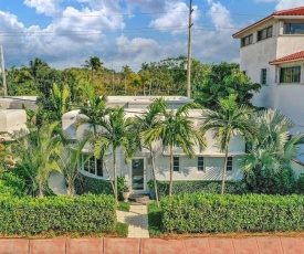 GLAMOROUS BEACH VILLA WITH HEATED POOL NEAR SOUTH BEACH AND STEPS FROM THE BEACH