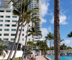 Miami Beach Suncoast Apartment I - Balcony Front Beach