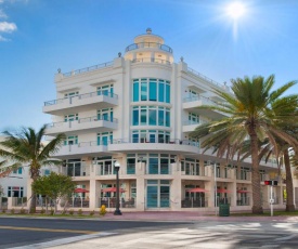 Modern Ocean Drive Condo in the Heart of Sobe!