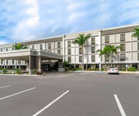 Comfort Inn & Suites Clearwater - St Petersburg Carillon Park