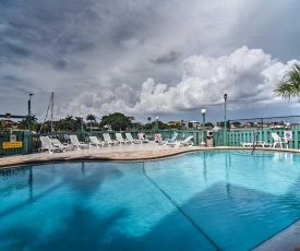 Coastal Condo with Pool, Walk to Clearwater Beach!