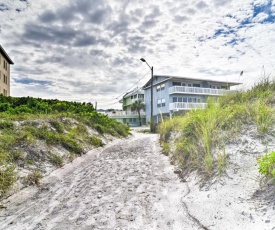 Driftwood Beach Cottage - Walk to Clearwater Bch