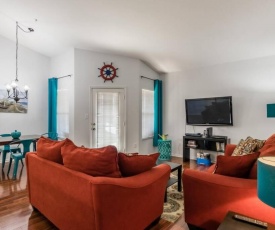 Gorgeous condo, 2 bedrooms, 2 baths, with pool, minutes to Clearwater Beach