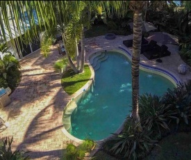 Upscale Villa in Olde Naples Walking Distance to Beach