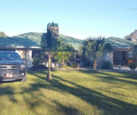 Beautiful Vacation Home Across From Lake Okeechobee