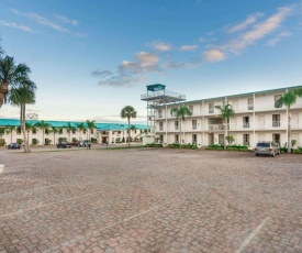 Days Inn & Suites by Wyndham Lake Okeechobee