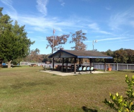 The Suwannee Gables Motel & Marina