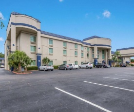 Clarion Inn & Suites Central Clearwater Beach