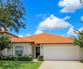 Caribbean Breeze- 4 bedroom lake view home with a private pool, close to Disney!