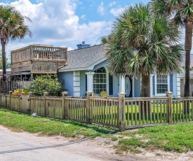 The Crow's Nest - Quaint West End Home