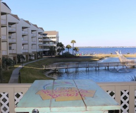 A1- Beachy Decorated Condo- Steps to the Bay