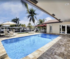 Upscale luxurious WATERFRONT pool home. BOAT DOCK