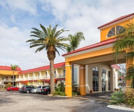 Days Inn & Suites by Wyndham Port Richey