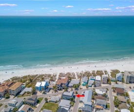 Seabreeze, 3BR, Walk to Beach, WiFi, Pet Friendly, Sleeps 10