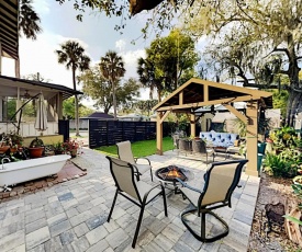 Historic District Retreat - Festive Backyard Duplex