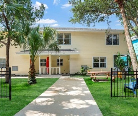 1 Block From St Aug Beach, Tropical Apt w Patio