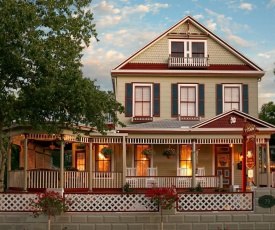 Cedar House Inn