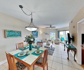 Latitude Adjustment - Pool, Hot Tub, Walk to Beach condo