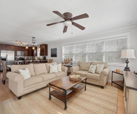 Coastal Classic Blue Mountain Beach Condo! Perfect for Families