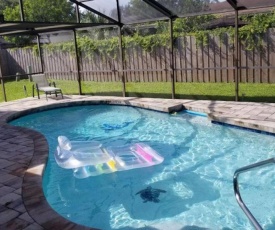 3 bedrooms house with private, heated pool 8 miles to Siesta Key Beach,