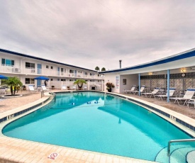 Cozy Sarasota Condo Steps to Lido Key Beach!