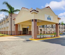 Days Inn & Suites by Wyndham Tampa near Ybor City