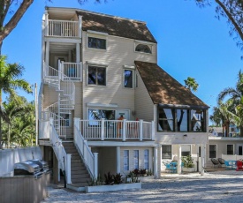 Beach Hugger 1 - Charming beach front cottage efficiency