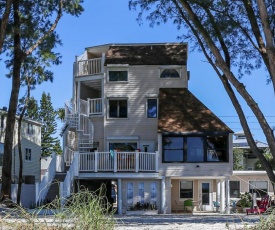 Spectacular Sunset Beach Home! Great for Weddings or Reunions!