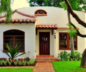 Casa Bronce - Renovated 2bd-1ba with Private Pool