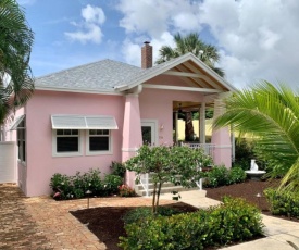 Nini's Cottage 4bd-3ba - Private Pool - Parking