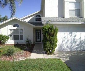 A great 5 bedroom house inthe Disney area with its own pool