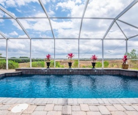 Sunny Large Pool in Floridian Retreat