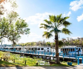 Unique Houseboat Vacation at St Johns River - 2Bedroom Houseboat #1