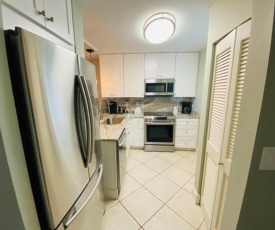 Unit 517 - Washer and Dryer in unit - FREE Beach Service - Amazing Sunset Views