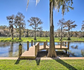 Rainbow River Oasis with Kayaks and Furnished Sunroom!