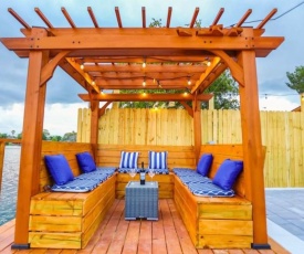 5 Star Pergola & Dine on Sun-Splashed Luxury Deck