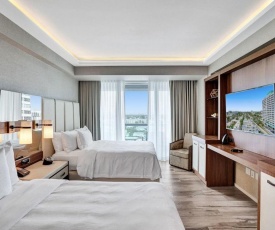 Luxury Condo with Daily c