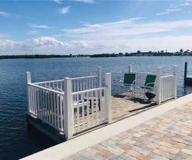 Emily 46, 2 Bedrooms, Bay Front, WiFi, Boat Dock, Sleeps 6