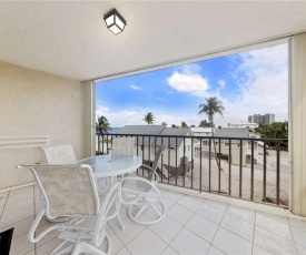 Pelican Watch 208, Sleeps 4, 2 Bedrooms, Beach Front, Pool, Elevator, WiFi