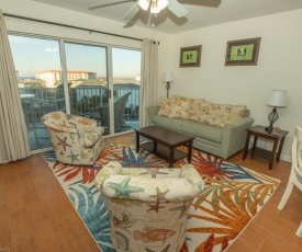 Recently renovated 2 bedroom Short walk to the beach condo