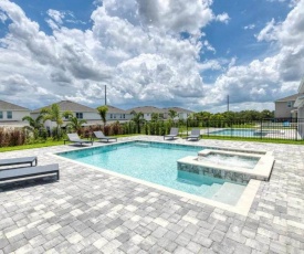 Beautiful 5 Star Villa on Encore Resort at Reunion with Large Private Pool, Orlando Villa 4462