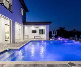 Luxury Villa on Reunion Resort and Spa with a Private Pool, Orlando Mansion 4626